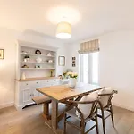 Ferienhaus Beautiful Victorian Terrace & Free Parking