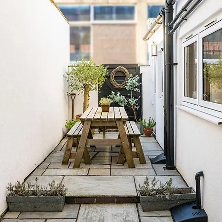 Holiday home Beautiful Victorian Terrace & Free Parking