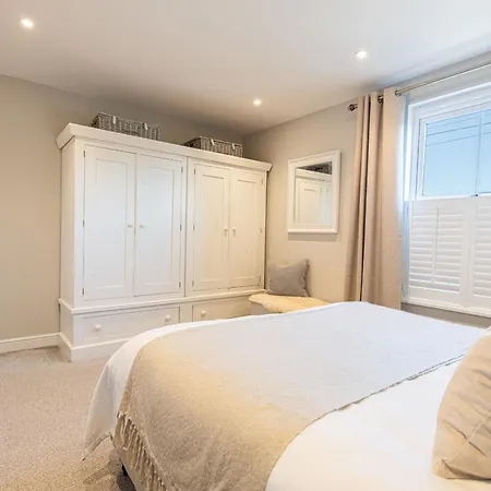 Beautiful Victorian Terrace & Free Parking