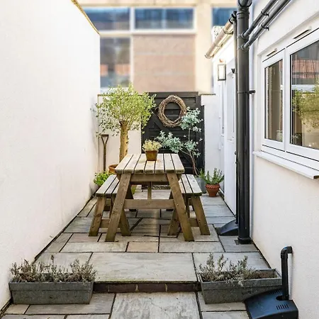 Beautiful Victorian Terrace & Free Parking * 해러게이트
