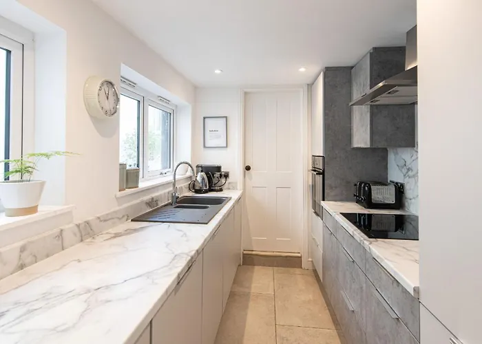 Beautiful Victorian Terrace & Free Parking *