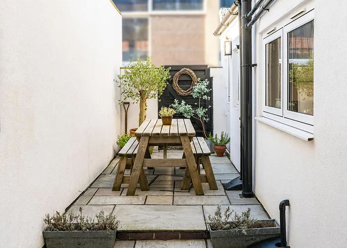 Dom wakacyjny Beautiful Victorian Terrace & Free Parking